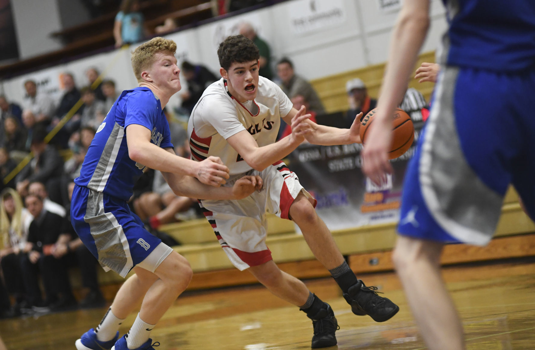 Santiam Christian falls to Blanchet Catholic, places fifth